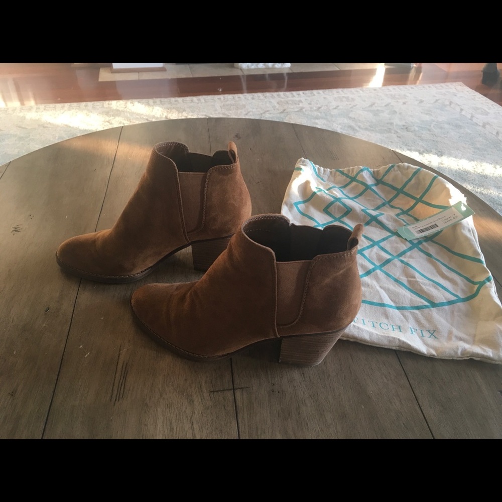 DV8 Dolca Vita ankle bootie, color cognac, new